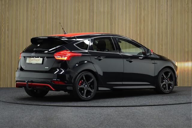 Ford FOCUS 1.5 Red Edition | Cruise-control | Afneembare Trekhaak | Clima | Stoelverwarming | Stuurverwarming
