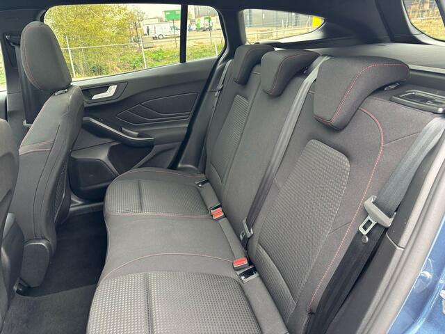 Ford FOCUS Wagon ST-Line EcoBoost Hybrid 155 pk | Pano | Winter Pack | Camera | Adapt. cruise | Camera | Draadloos Apple Carplay |