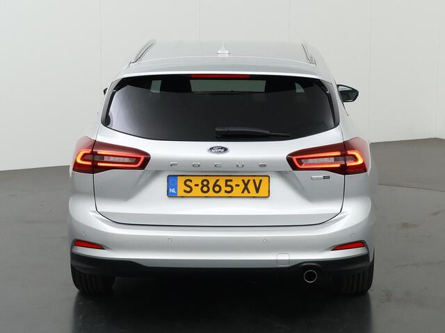 Ford FOCUS Wagon 1.0 EcoBoost Hybrid Titanium | Winter Pack | Navigatie | Parkeersensoren | Climate Control |