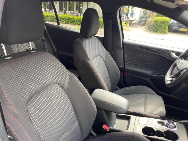 Ford FOCUS 1.5 ECOBL. TIT. XBNS AUTOMAAT / ECC / NAVI / TREKHAAK