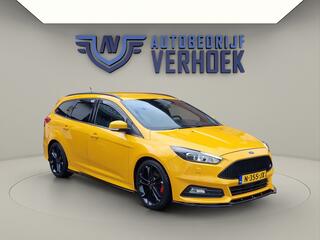 ford-focus-2.0-st-250pk-carplay---s