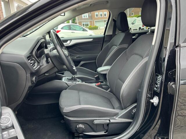 Ford FOCUS 1.0 Titanium I Carplay I Navi I Clima I Trekhaak I Stoel/Stuurverw. I LED