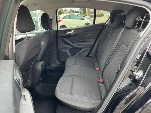 Ford FOCUS 1.0 Titanium I Carplay I Navi I Clima I Trekhaak I Stoel/Stuurverw. I LED