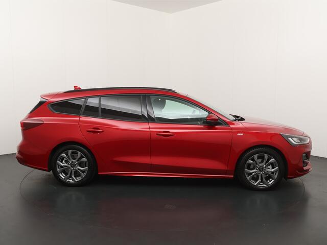 Ford FOCUS Wagon 125pk EcoBoost Hybrid ST Line | Winter Pack | Camera | Adapt. Cruise | Blis | All seasons | Apple Carplay/Android Auto |