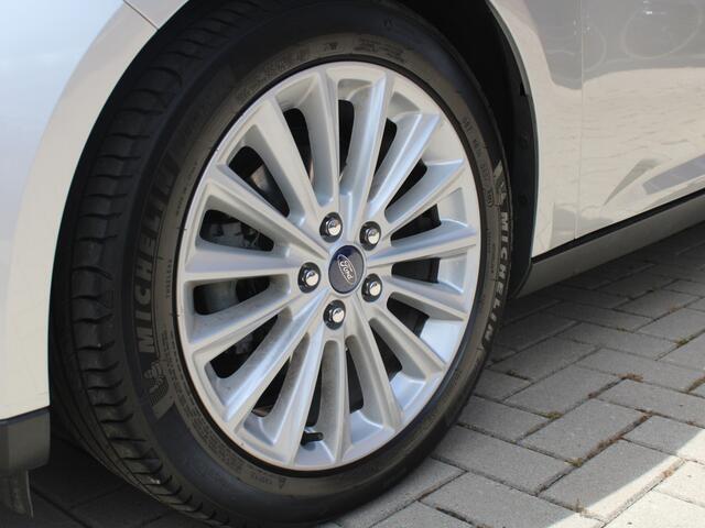 Ford FOCUS Wagon 1.0 Titanium 125PK Navigatie, Camera, Trekhaak