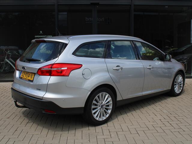 Ford FOCUS Wagon 1.0 Titanium 125PK Navigatie, Camera, Trekhaak