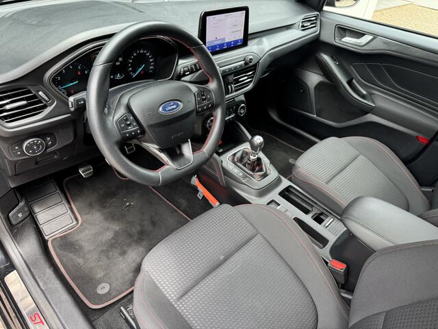 Ford FOCUS 1.0 EcoBoost ST Line*LED*Navi*Panoramadak*Winterpack*