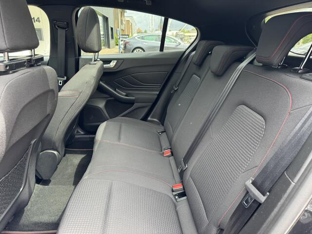 Ford FOCUS 1.0 EcoBoost ST Line*LED*Navi*Panoramadak*Winterpack*