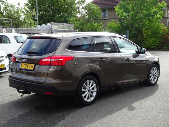 Ford FOCUS Wagon 1.0 Titanium Automatische airco, navigatie, cruise controle, licht metalen velgen, parkeersensoren voor en achter, stoelverwarming, stuurwiel verwarming, enz.
