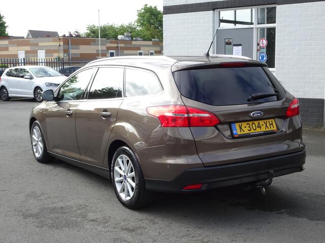 Ford FOCUS Wagon 1.0 Titanium Automatische airco, navigatie, cruise controle, licht metalen velgen, parkeersensoren voor en achter, stoelverwarming, stuurwiel verwarming, enz.