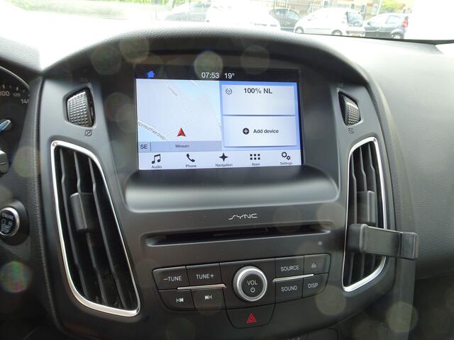 Ford FOCUS Wagon 1.0 Titanium Automatische airco, navigatie, cruise controle, licht metalen velgen, parkeersensoren voor en achter, stoelverwarming, stuurwiel verwarming, enz.