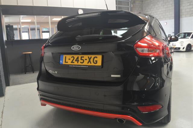Ford FOCUS 1.5 ST-Line 182 PK // 99.000 km // NAVI // CLIMA // PDC V&A // CAMERA // STOEL&STUURVERWARMING //