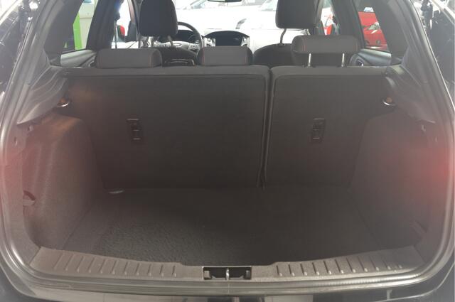 Ford FOCUS 1.5 ST-Line 182 PK // 99.000 km // NAVI // CLIMA // PDC V&A // CAMERA // STOEL&STUURVERWARMING //
