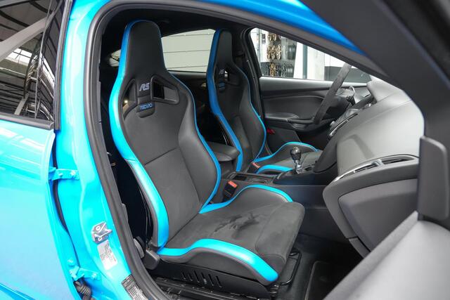 Ford FOCUS RS 2.3 350pk LSD |Scorpion exhaust|BullX downpipe|stage 1|Revo intercooler|alcantara stuur|maxton splitterset|schaalstoelen|Sony|slip diff|launch control|Apple Carplay|bi-xenon|19"|