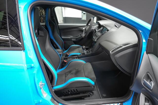 Ford FOCUS RS 2.3 350pk LSD |Scorpion exhaust|BullX downpipe|stage 1|Revo intercooler|alcantara stuur|maxton splitterset|schaalstoelen|Sony|slip diff|launch control|Apple Carplay|bi-xenon|19"|