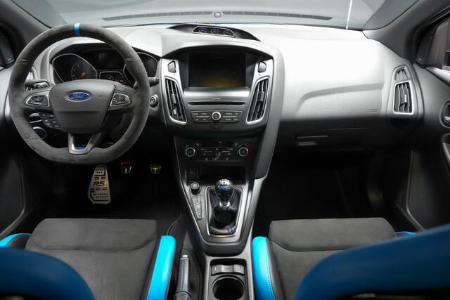 Ford FOCUS RS 2.3 350pk LSD |Scorpion exhaust|BullX downpipe|stage 1|Revo intercooler|alcantara stuur|maxton splitterset|schaalstoelen|Sony|slip diff|launch control|Apple Carplay|bi-xenon|19"|