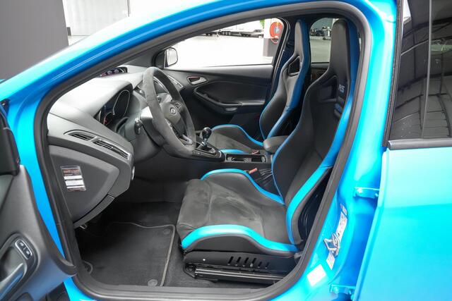 Ford FOCUS RS 2.3 350pk LSD |Scorpion exhaust|BullX downpipe|stage 1|Revo intercooler|alcantara stuur|maxton splitterset|schaalstoelen|Sony|slip diff|launch control|Apple Carplay|bi-xenon|19"|