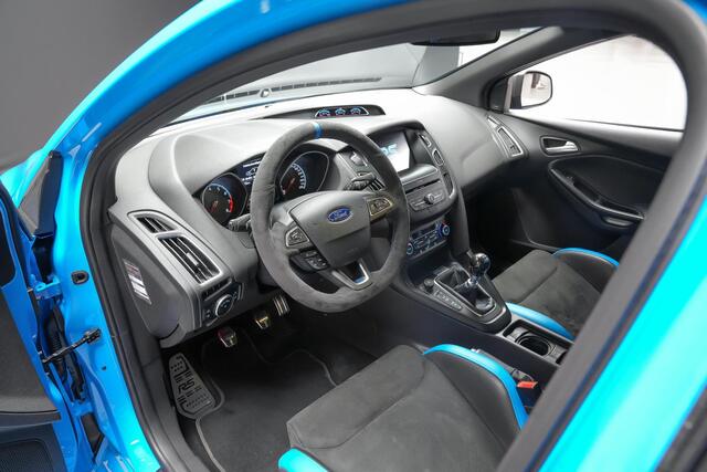 Ford FOCUS RS 2.3 350pk LSD |Scorpion exhaust|BullX downpipe|stage 1|Revo intercooler|alcantara stuur|maxton splitterset|schaalstoelen|Sony|slip diff|launch control|Apple Carplay|bi-xenon|19"|