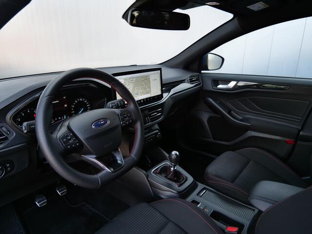 Ford FOCUS Wagon 1.0 125pk EcoBoost Hybrid ST Line Stoelverwarming / Navigatie / 17 inch / LED