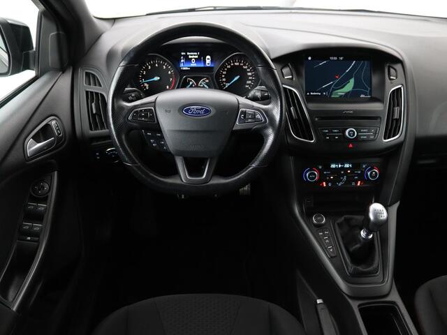 Ford FOCUS 1.0 EcoBoost 140pk ST-Line | Stoel & stuurverwarming | Xenon | Carplay | Navigatie | Climate control | Parkeerhulp | Cruise control