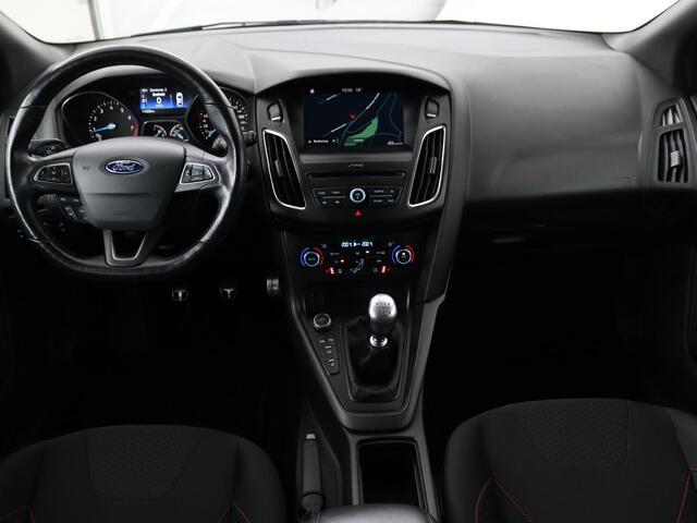 Ford FOCUS 1.0 EcoBoost 140pk ST-Line | Stoel & stuurverwarming | Xenon | Carplay | Navigatie | Climate control | Parkeerhulp | Cruise control