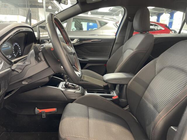 Ford FOCUS EcoBoost 125 pk ST Line | Full LED | 18" | Navi | Clima | Cruise | Apple Carplay | PDC V+A