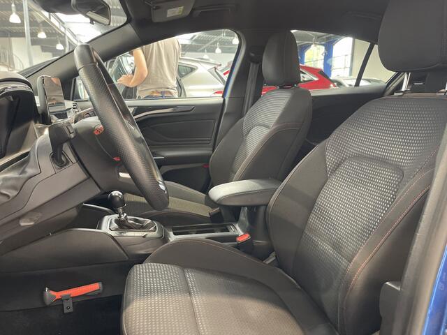 Ford FOCUS EcoBoost 125 pk ST Line | Full LED | 18" | Navi | Clima | Cruise | Apple Carplay | PDC V+A