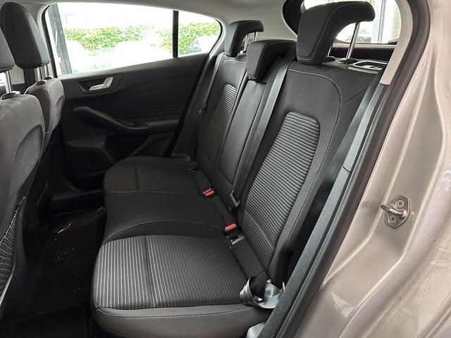 Ford FOCUS 1.5 EcoBoost Titanium Business NAVIGATIE | PARKEERSENSOREN VOOR-EN ACHTER | LICHTMETALEN VELGEN