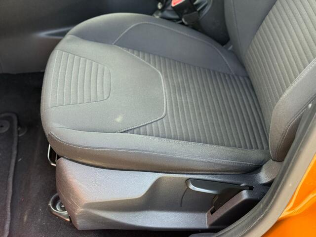 Ford FOCUS Wagon Titanium 125PK | Trekhaak | SYNC 3 | All season | Keyless entry | Clima | Cruise |