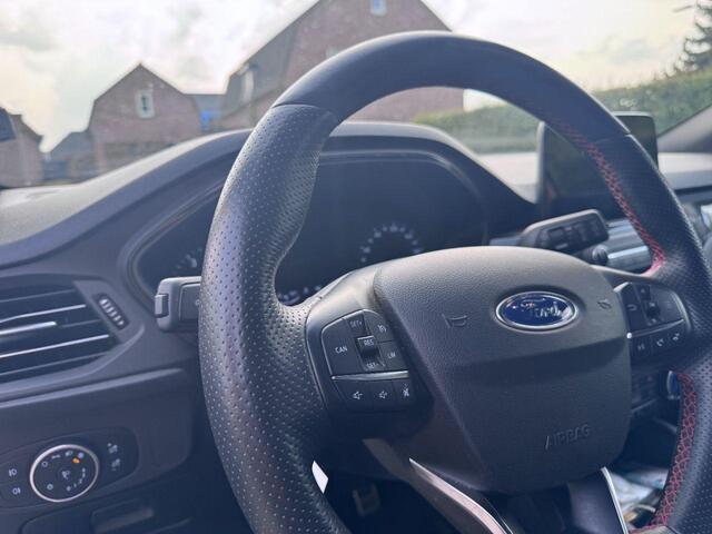 Ford FOCUS Wagon 1.0 EcoBoost ST Line Business 125pk | Wegklapbare Trekhaak | Winter Pack | Achteruitrijcamera