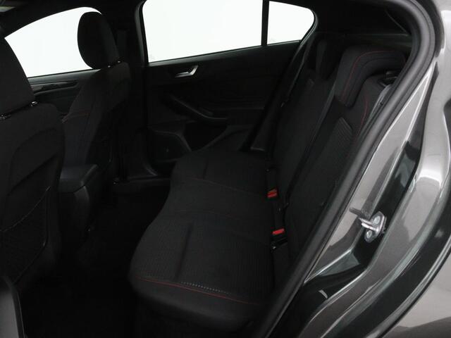 Ford FOCUS 1.0 EcoBoost ST Line | Stoel & stuurverwarming | Carplay | Navigatie | Climate control | Parkeerhulp | Cruise control | Bluetooth