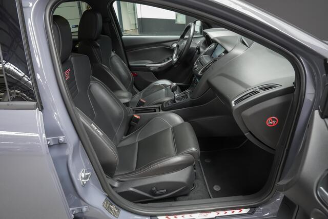 Ford FOCUS ST 2.0 250PK Performance pack |Maxton splitterset|RS-spoiler|KW-supensions|cruise control|parkeercamera|stoelverwarming|Bi-xenon|19" performance wielen|