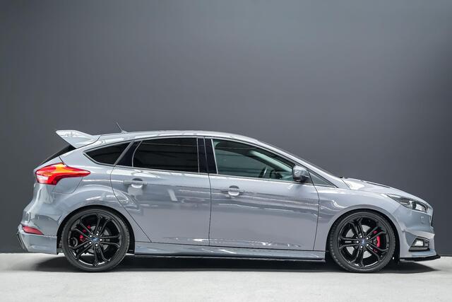 Ford FOCUS ST 2.0 250PK Performance pack |Maxton splitterset|RS-spoiler|KW-supensions|cruise control|parkeercamera|stoelverwarming|Bi-xenon|19" performance wielen|