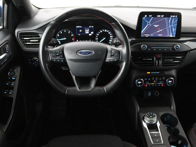 Ford FOCUS 1.0 EcoBoost ST Line | Stoel & stuurverwarming | Camera | Trekhaak | Climate control | Carplay | Navigatie | Cruise control