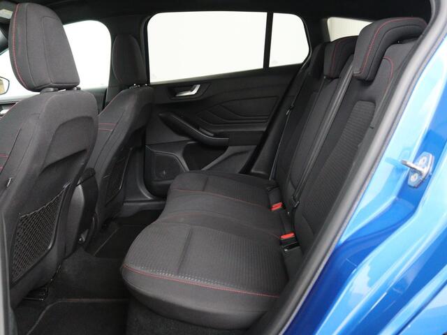 Ford FOCUS 1.0 EcoBoost ST Line | Stoel & stuurverwarming | Camera | Trekhaak | Climate control | Carplay | Navigatie | Cruise control