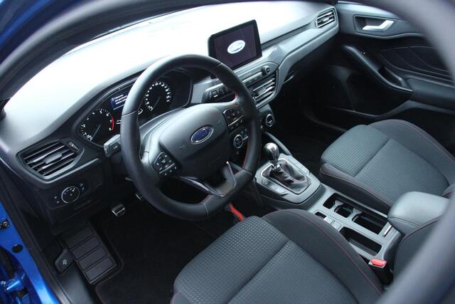 Ford FOCUS 1.0 EcoBoost ST X Line Business STOEL, STUURVERWARMING, TREKHAAK, BOSE