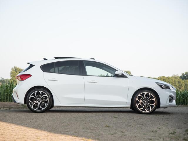 Ford FOCUS 1.5 EcoBoost ST Line Pano B&O ACC HUD