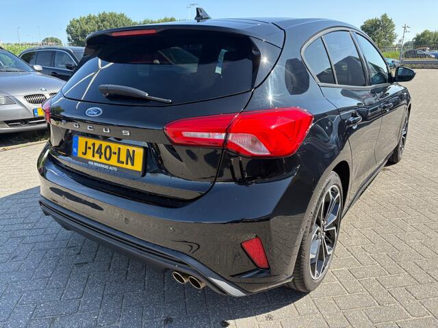 Ford FOCUS 1.0 EcoBoost Titanium Business ST-Line Camera / Navigatie / Keyless / B&O / 17'' / Stuurverwarming / DAB / Dodehoek / Cruise Control
