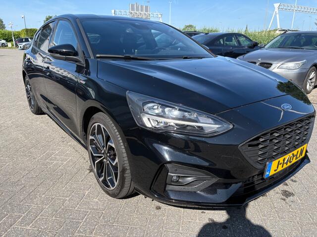 Ford FOCUS 1.0 EcoBoost Titanium Business ST-Line Camera / Navigatie / Keyless / B&O / 17'' / Stuurverwarming / DAB / Dodehoek / Cruise Control