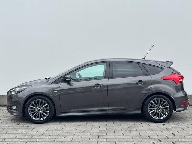 Ford FOCUS ST-Line EcoBoost 125 pk | Navi | Trekhaak | Parkeersensoren V+A | 100% dealer onderhouden | Clima