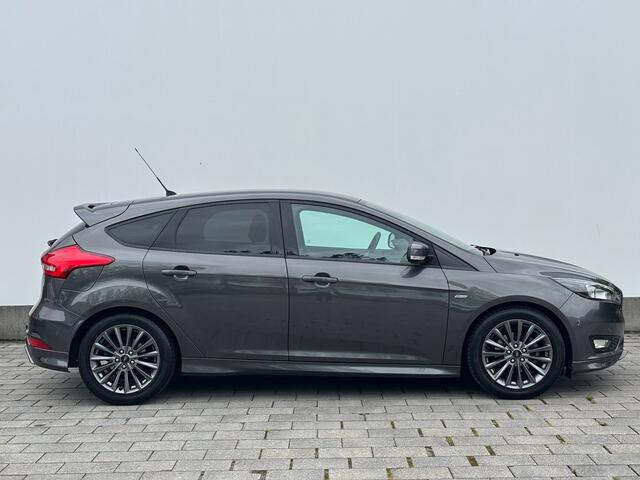 Ford FOCUS ST-Line EcoBoost 125 pk | Navi | Trekhaak | Parkeersensoren V+A | 100% dealer onderhouden | Clima