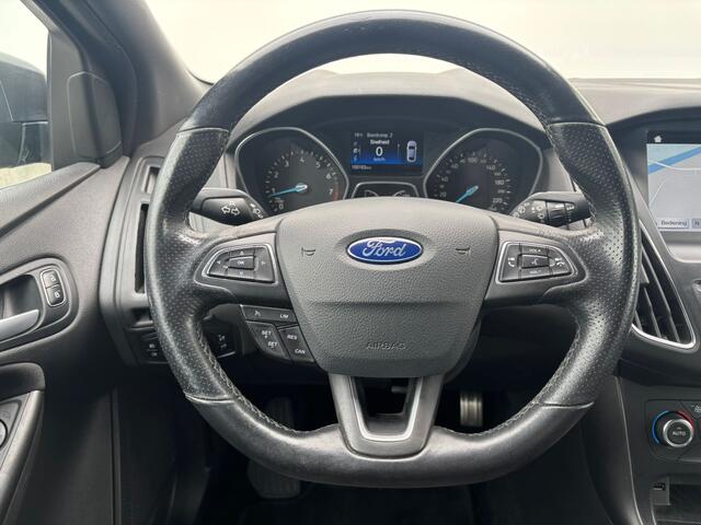 Ford FOCUS ST-Line EcoBoost 125 pk | Navi | Trekhaak | Parkeersensoren V+A | 100% dealer onderhouden | Clima