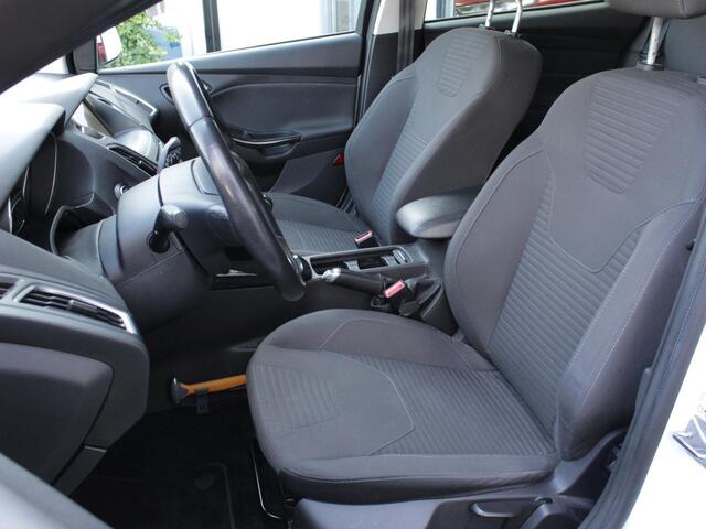Ford FOCUS Wagon 1.0 Titanium | Navi | Cruise | Park sens | Trekhaak