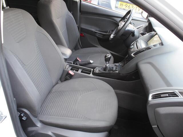 Ford FOCUS Wagon 1.0 Titanium | Navi | Cruise | Park sens | Trekhaak