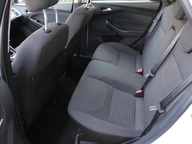 Ford FOCUS Wagon 1.0 Titanium | Navi | Cruise | Park sens | Trekhaak