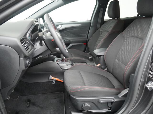 Ford FOCUS Wagon EcoBoost Hybrid 125 pk ST Line | Trekhaak | Winter Pack | Camera | LED | 17" | 1e eig. | 100% dealer onderh.