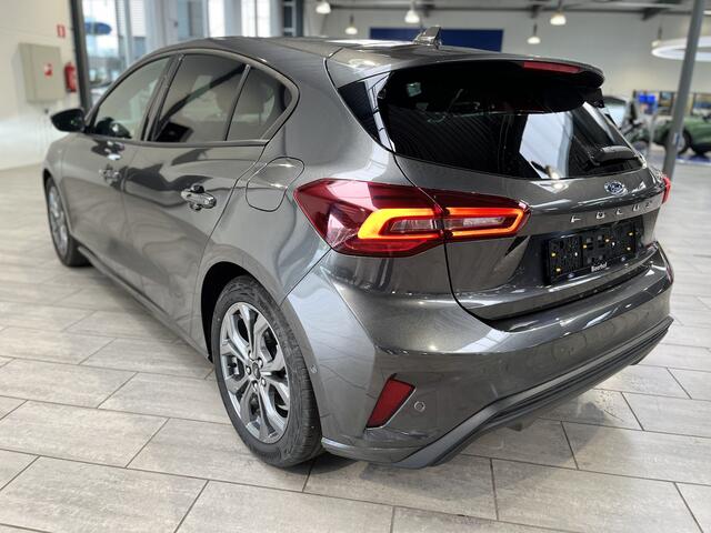 Ford FOCUS ST-Line EcoBoost Hybrid 155 pk Winter Pack | Camera | Adapt. cruise | Camera | Draadloos Apple Carplay |