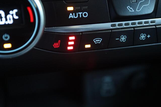 Ford FOCUS 1.0 ECOBOOST HYBRID TITANIUM | LED | WINTER PACK | CAMERA | KEY-LESS | CARPLAY