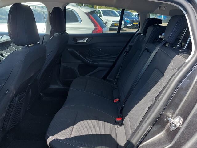 Ford FOCUS Wagon 1.0 EcoBoost 125pk Titanium Business | Navi | Apple Carplay+Android Auto | Clima | Adap.Cruise | Led Koplampen | Keyless Entry | Pdc V+A | Rijstrook+Licht+Regensensor | Privacy Glass | 17''lm