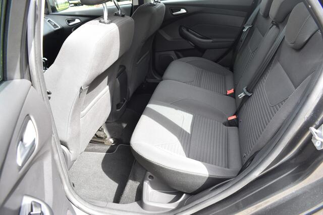 Ford FOCUS Wagon 1.5 150pk Titanium / Carplay / Navigatie / Keyless / PDC v+a / Trekhaak